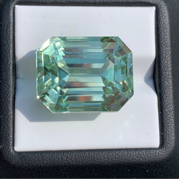 44.52 (CT)CERTIFIED Natural Green Spodumene Cut Gemstone - Picture 15 of 17